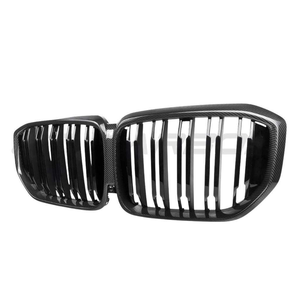 BMW X5 G05/F95 X5M 2019-2022 CT Carbon double slat pre-preg carbon fiber grille on vehicle front.