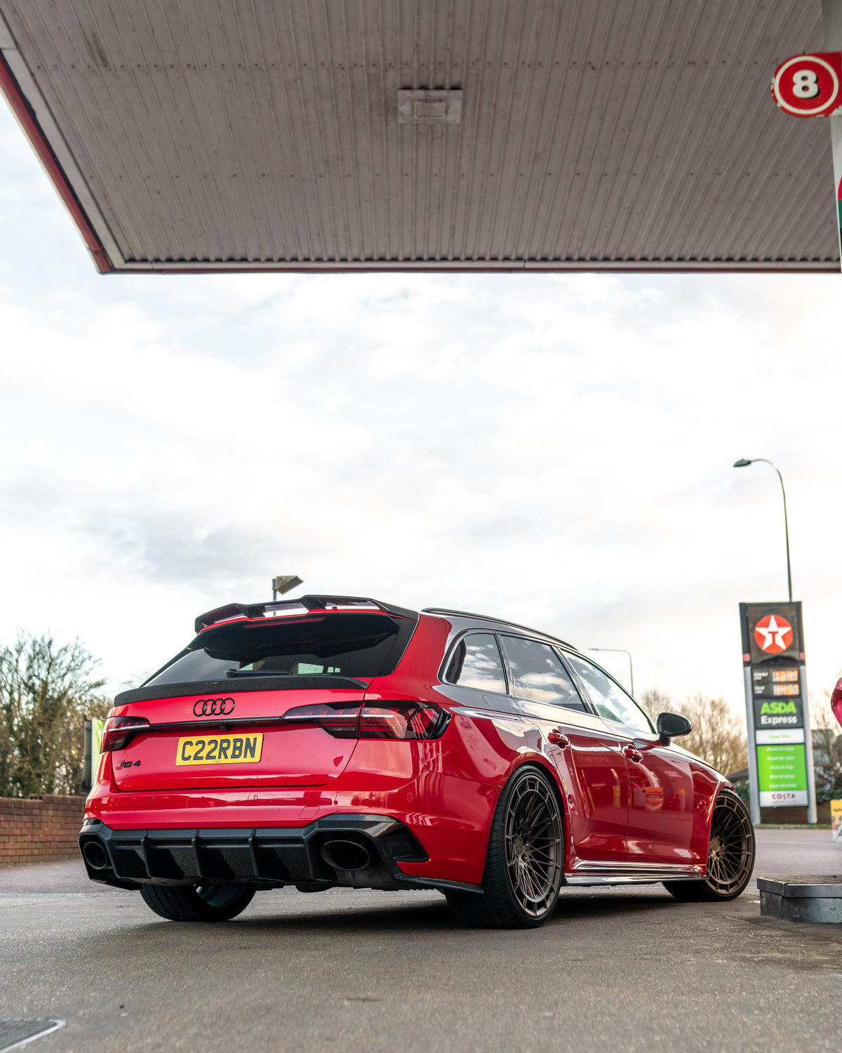 Carbon fiber diffuser for Audi RS4 B9/B9.5 by CT Design, showcasing sleek mid-section with detailed weave pattern and aerodynamic design.