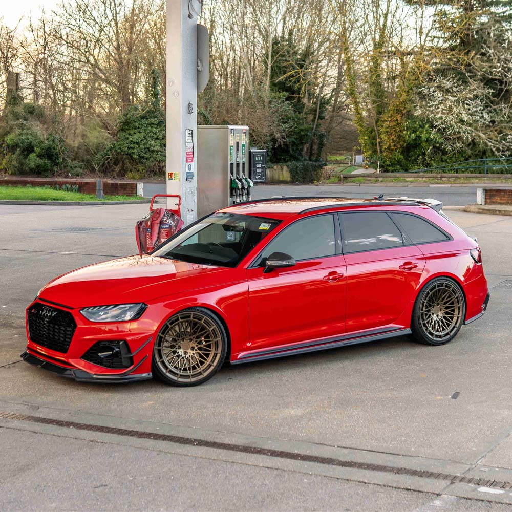 AUDI RS4 B9.5 CT Design carbon fibre kit, showcasing sleek carbon fibre panels and accents on the sporty car.