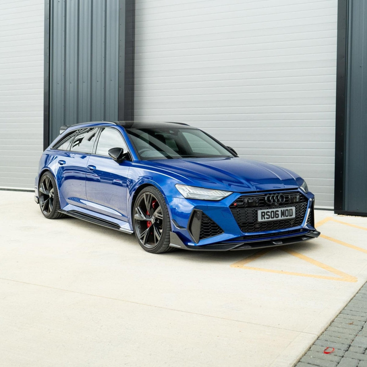 Audi RS6 Avant full carbon fibre kit by CT Design V2, showing close-up of carbon fibre panels and sleek vehicle detailing.