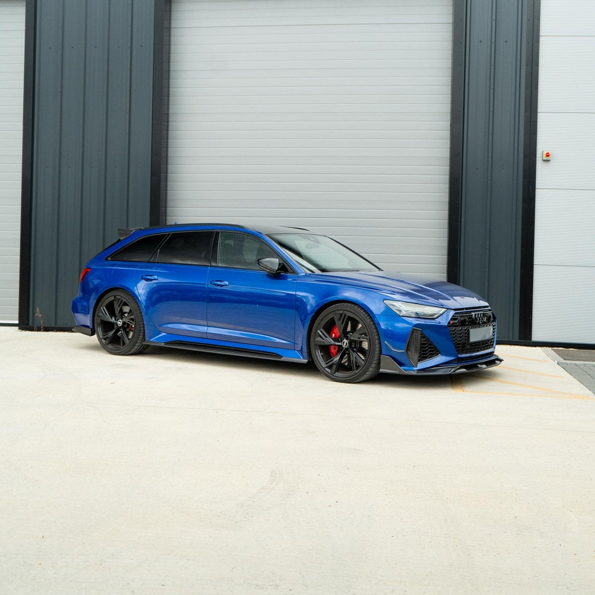 Audi RS6 Avant full carbon fiber kit by CT Carbon, showing detailed carbon fiber components on the vehicle.