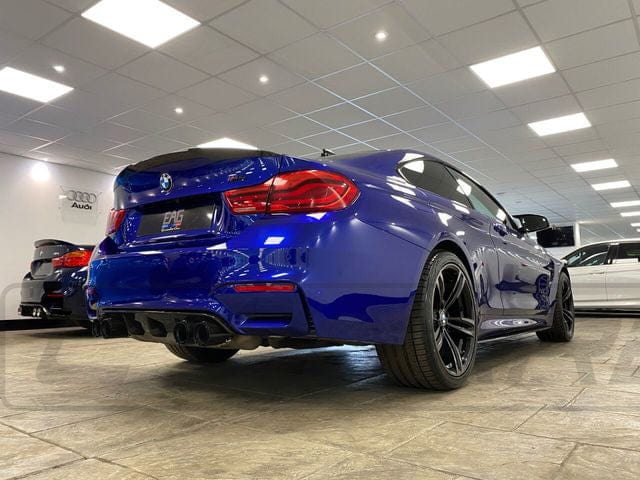BMW F82 M4 coupe 2014-2020 CT Carbon full carbon fibre kit, including body panels and accents, in CS style design.