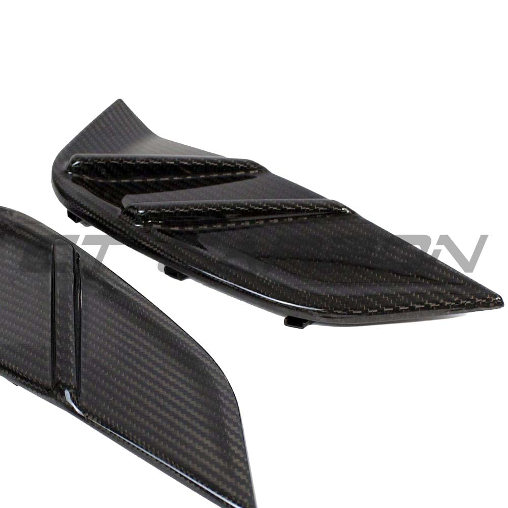 BMW M4 G82 G83 carbon fibre replacement side fender trim by CT Carbon, showcasing sleek, lightweight automotive accessory details.