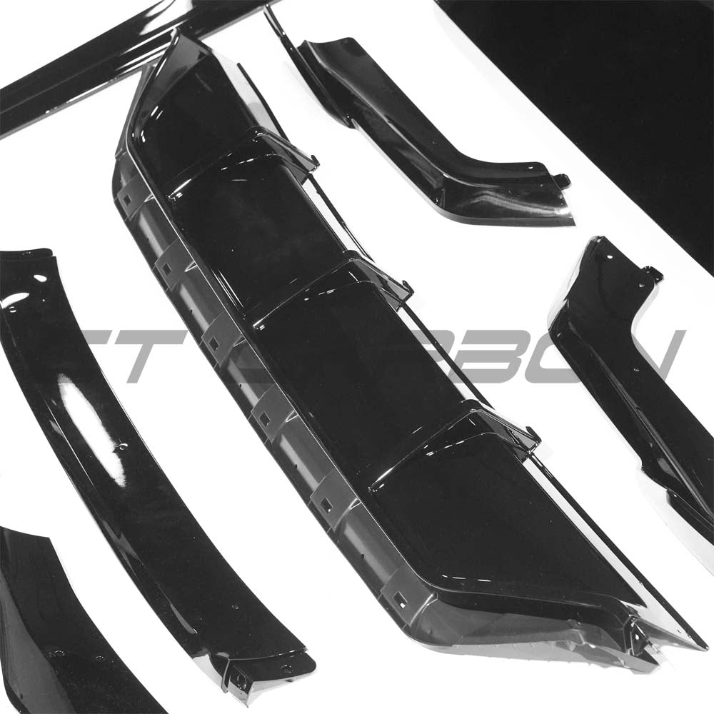 BMW F15 X5 2014-2018 CT Carbon full gloss black kit, including front grille, side vents, and rear trim, installed on vehicle.