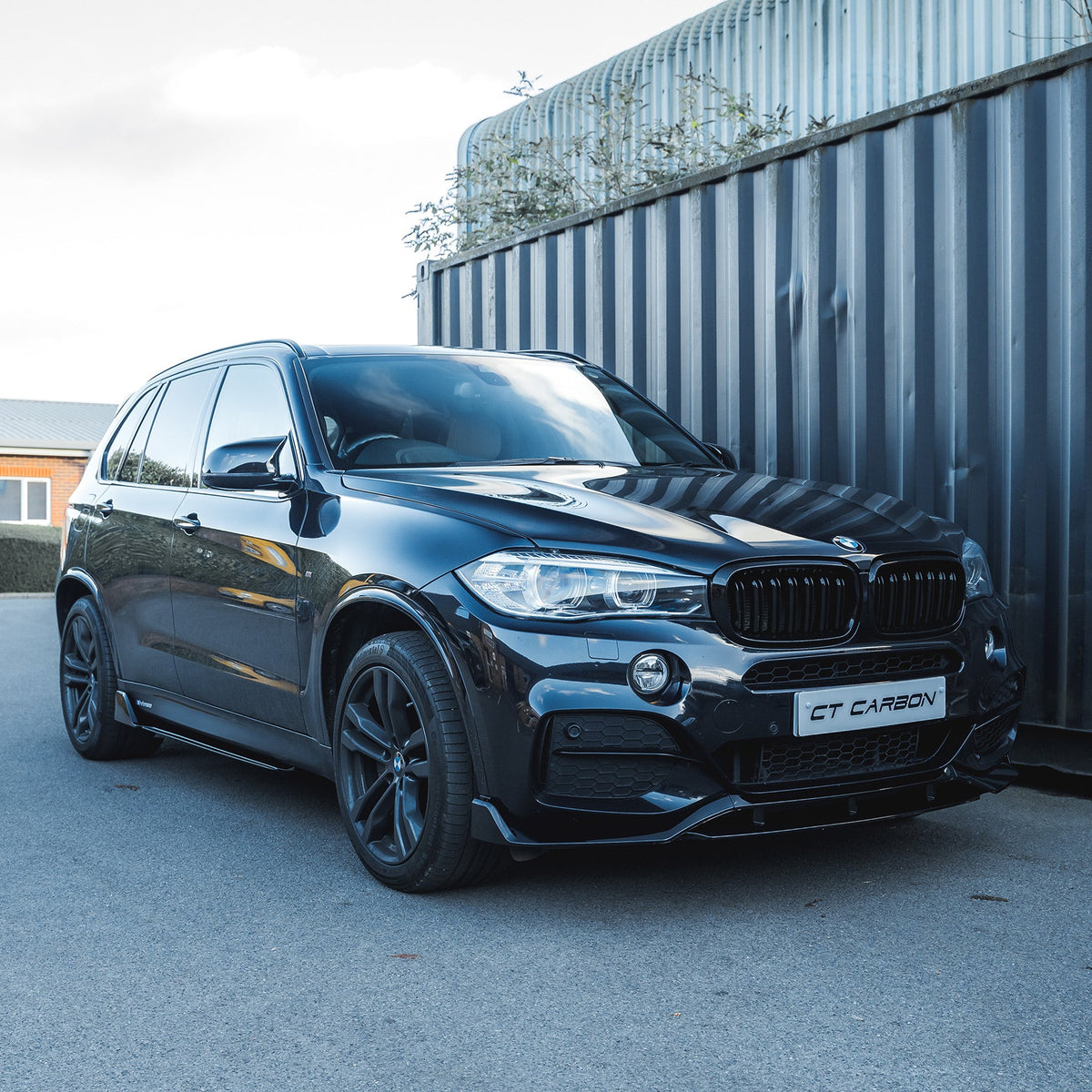 BMW F15 X5 2014-2018 CT Carbon full gloss black kit, including various exterior parts, displayed on a vehicle.