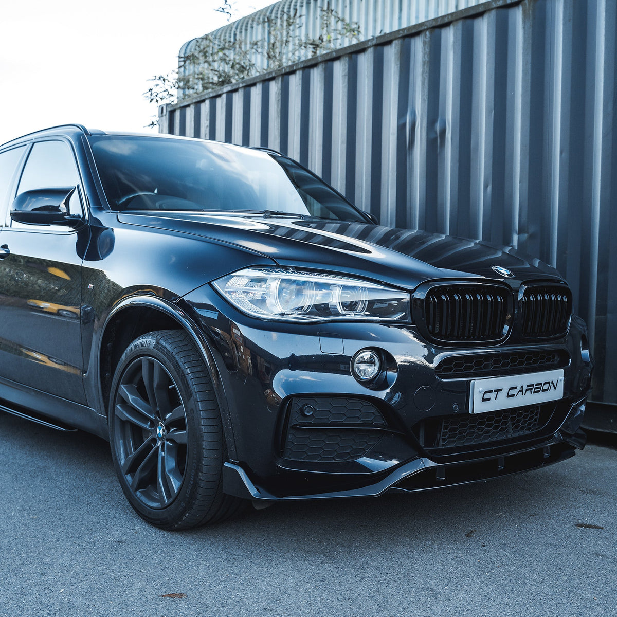 BMW F15 X5 2014-2018 CT Carbon full gloss black kit, including aerodynamic parts, designed for a sleek, unified look.