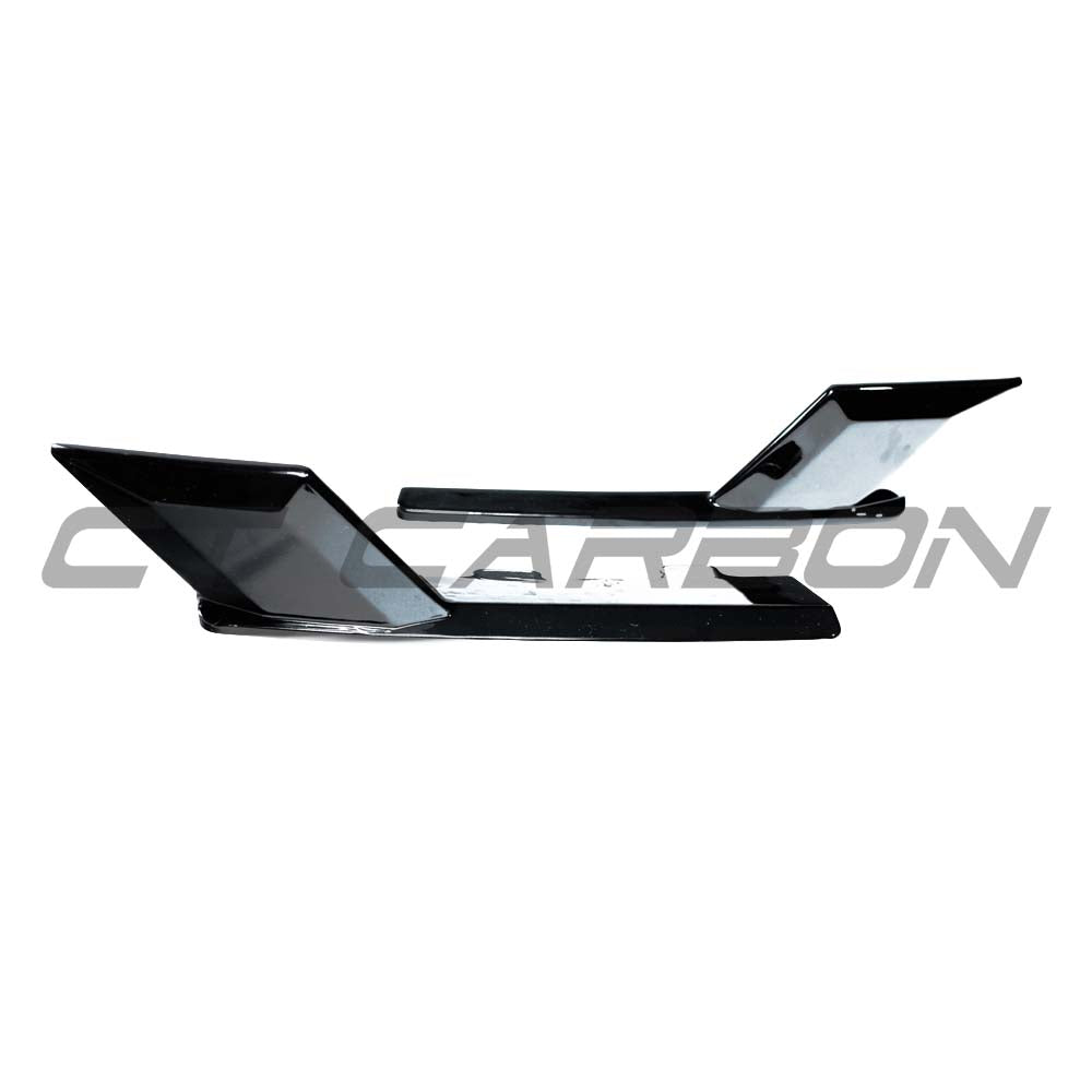 Gloss black kit for BMW X5M F95 2019-2022 pre-LCI by CT Carbon, featuring carbon fiber parts and accents.