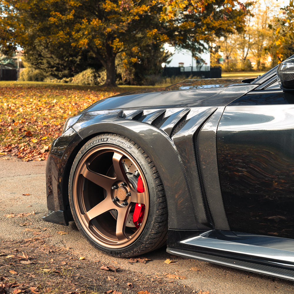 BMW G87 M2 carbon fibre front fenders by CT Design, showcasing sleek, lightweight racing-style fenders with detailed carbon weave texture.