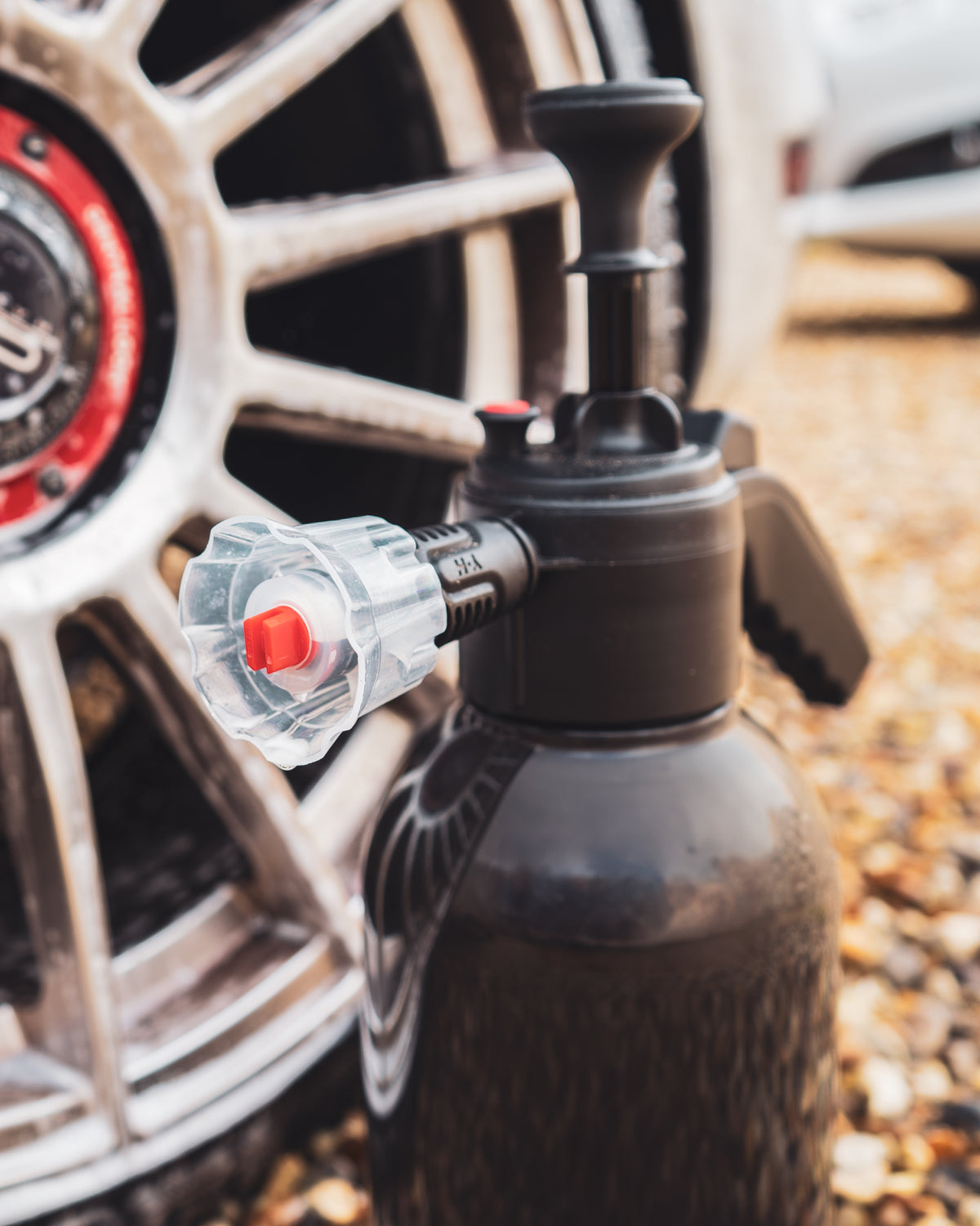Nineteen72 Performance 72Detailing foaming pressure sprayer with adjustable nozzle and ergonomic handle for car detailing.