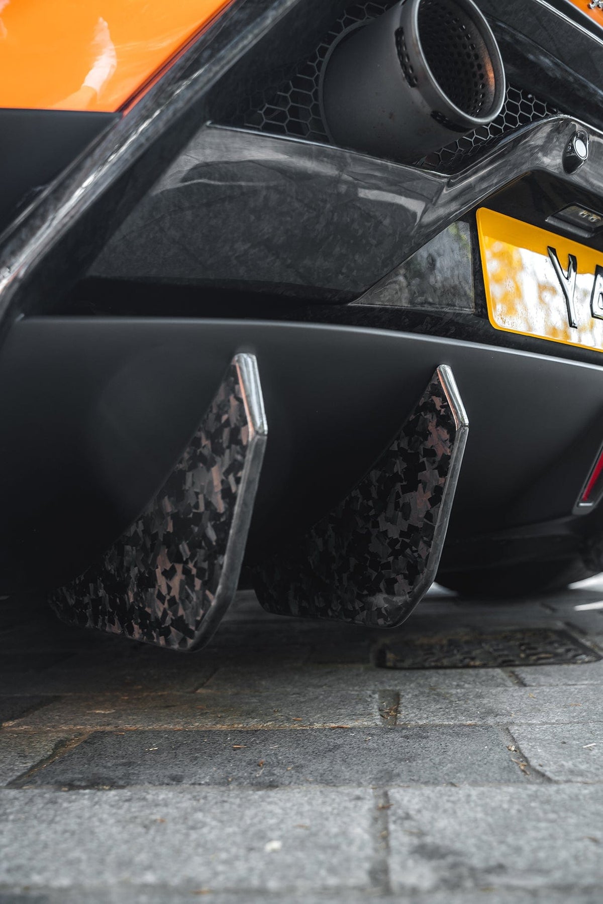 Lamborghini Huracan Performante full kit by CT Design, showcasing carbon fiber body parts and aerodynamic enhancements.
