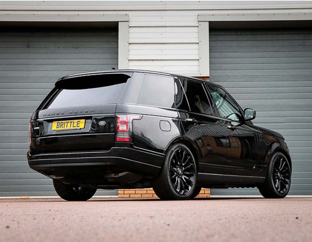 Full black edition trim kit for Range Rover Vogue L405 (2018-2022) by CT Carbon, including black accents and trim enhancements.
