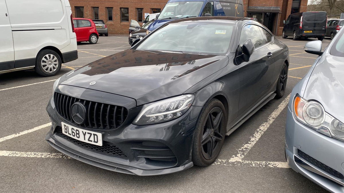 Black CT Carbon grille for Mercedes W205 C-Class 2014-2018 without camera, featuring AMG GT Panamericana style design.