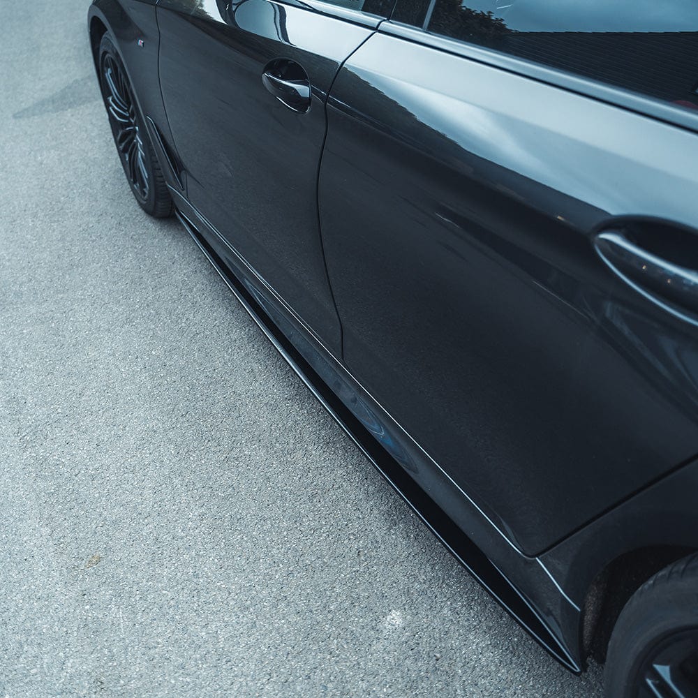 BMW 5 Series G30/31 side skirts by CT Carbon in gloss black, featuring sleek MP style for enhanced sporty appearance.