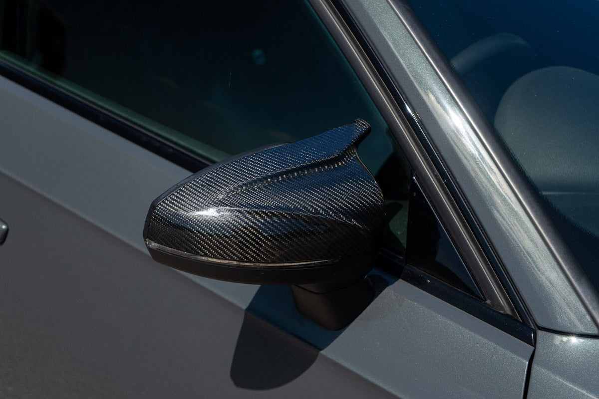Carbon fibre mirror covers for Audi A3 S3 RS3 8V, CT Carbon V2 accessories, without lane assist, for a sleek, sporty look.