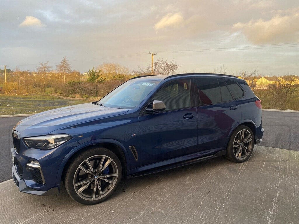 BMW X5 G05 CT Design carbon fiber side skirts, lightweight and sleek, enhancing the vehicle's sporty appearance with precision fit.