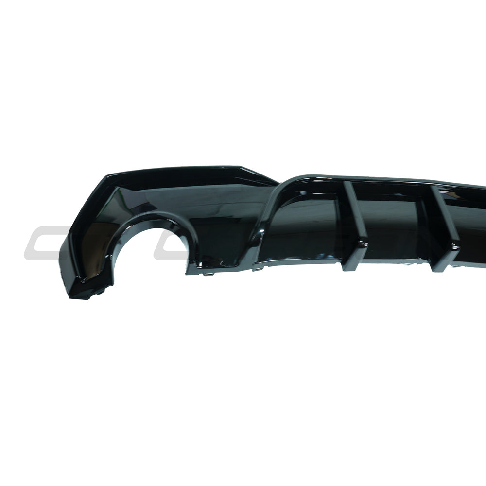 BMW G22 G23 4 Series 2020-2024 CT Carbon gloss black round tip diffuser installed on rear bumper.