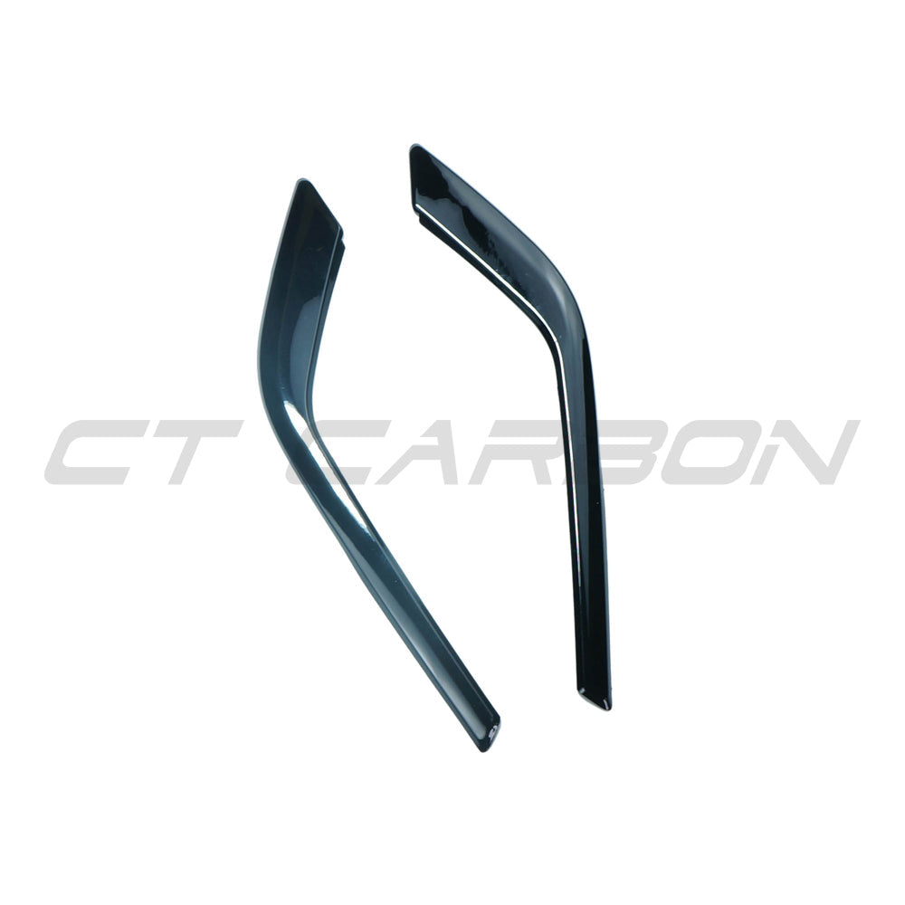 BMW 5 Series G60 and i5 2023 gloss black front bumper corners by CT Carbon, shown on the vehicle.