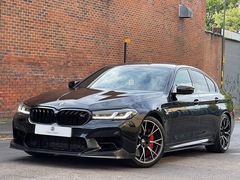 BMW F90 M5 LCI saloon with CT Carbon full carbon fibre kit, featuring V6 styling and aerodynamic enhancements.