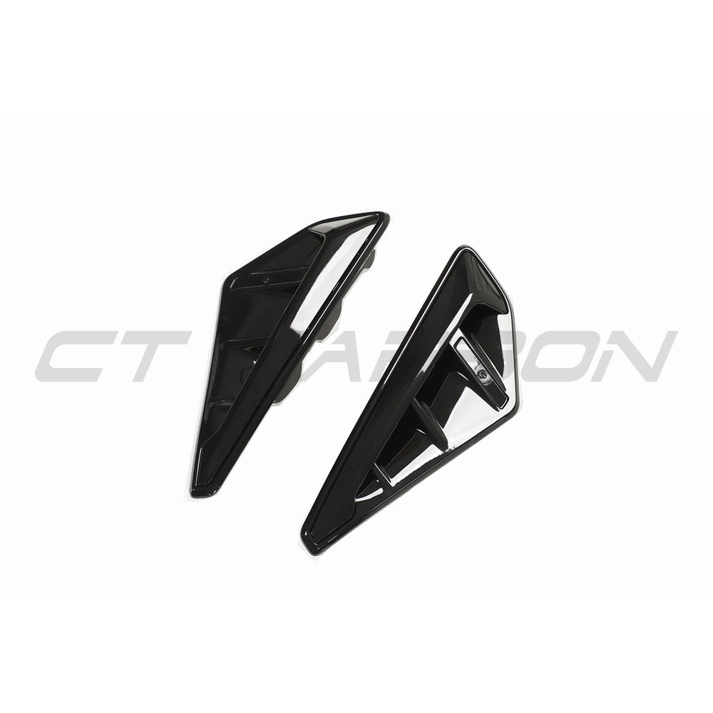 BMW G05 X5 gloss black fender trim accessory by CT Carbon, showcasing the sleek, shiny exterior detail on the vehicle's fender.