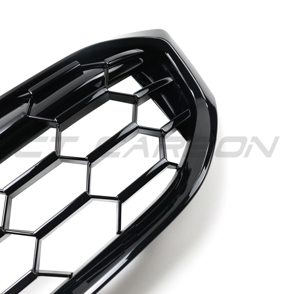 BMW G20 G21 3 Series LCI 2022+ CT Carbon gloss black front grille, close-up view showing sleek design and glossy finish.