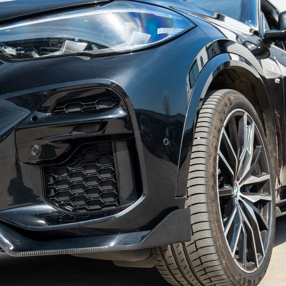 BMW G05 X5 full carbon fiber kit by CT Carbon, showcasing sleek carbon fiber panels on the vehicle's exterior.