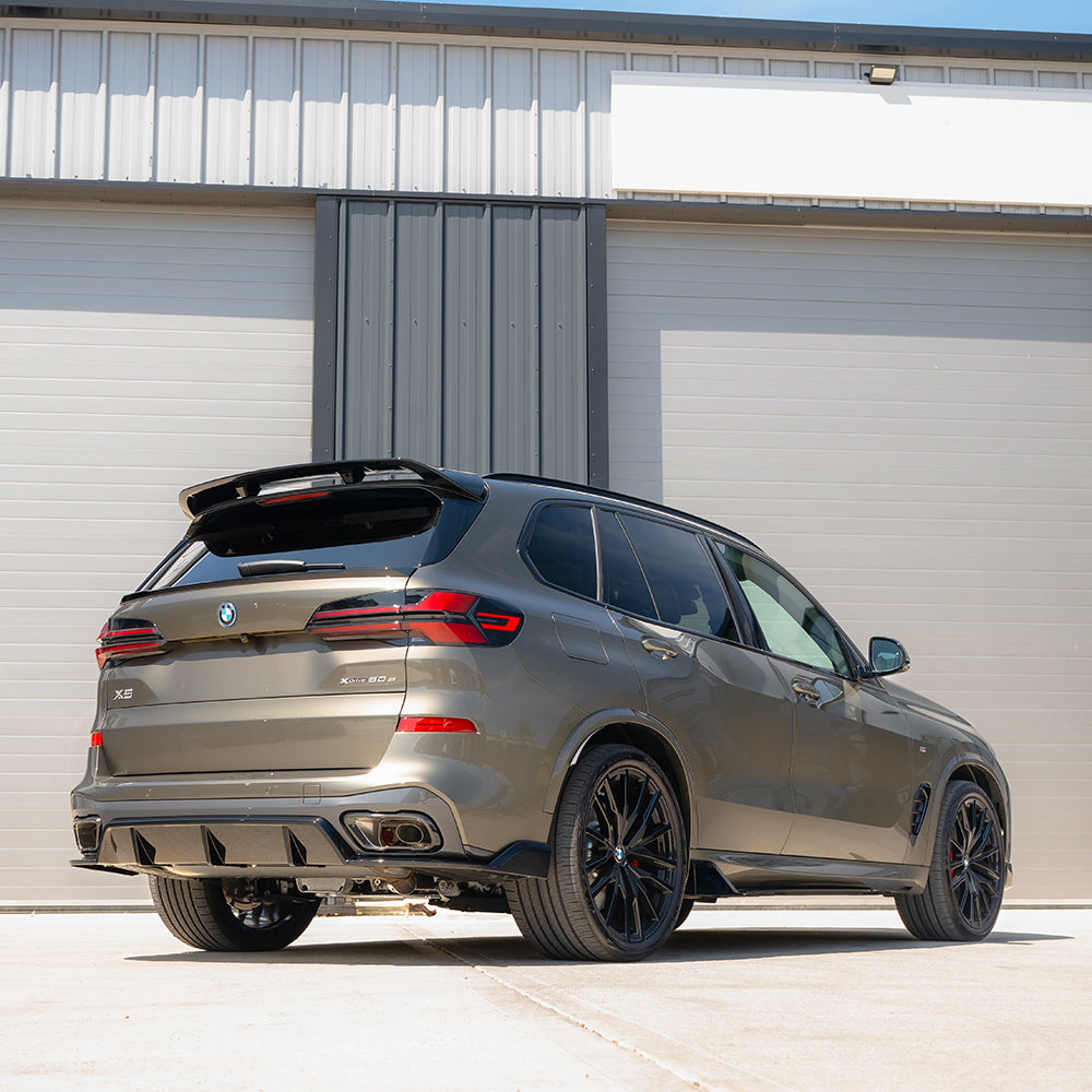 CT Carbon BMW G05 X5 LCI full gloss black kit showing sleek, high-quality black exterior panels for the BMW X5 G05 LCI.