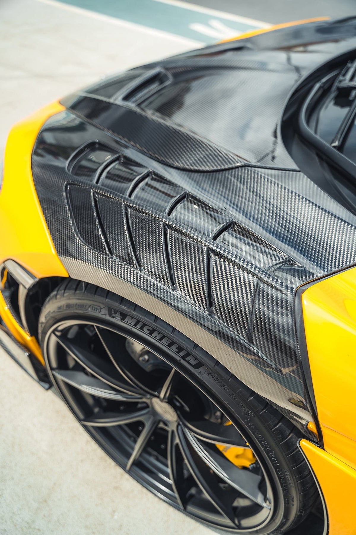 Full view of a McLaren 720S with CT Carbon full carbon fibre kit, showcasing lightweight, high-performance carbon fiber body components.