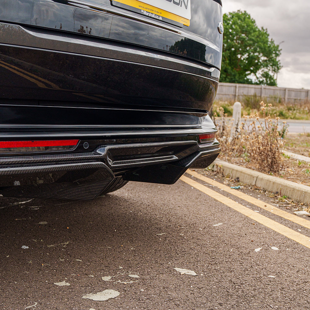 Range Rover L460 (SWB) 2022+ full carbon fibre kit by CT Carbon, showing close-up of carbon fibre exterior components.