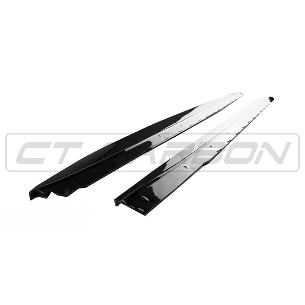 BMW 5 Series G30/31 side skirts in gloss black by CT Carbon, showing the sleek, aerodynamic design of the side skirts.