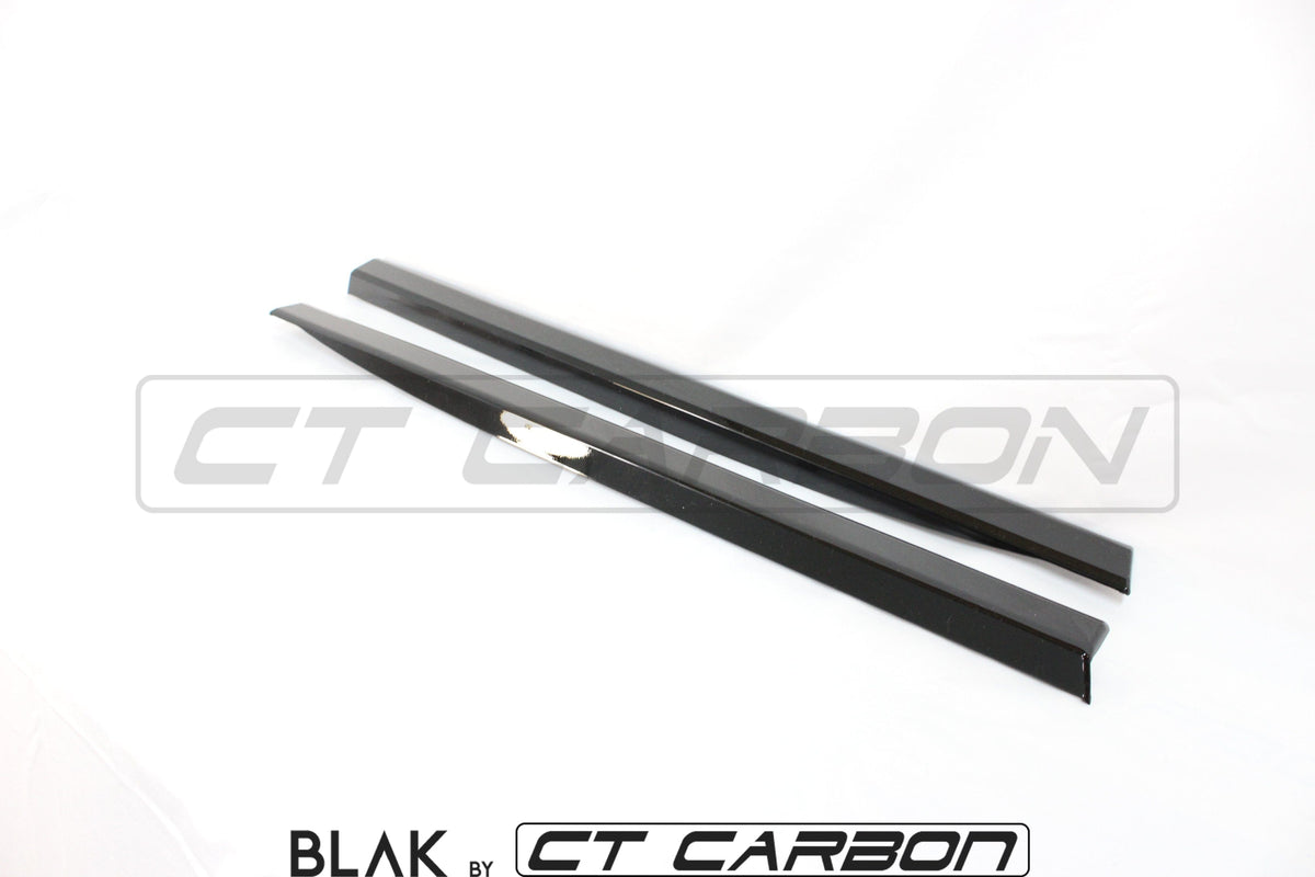 Black full black edition trim pack kit for Range Rover Vogue L405 2013-2017 by CT Carbon, featuring black splitter and exterior accents.