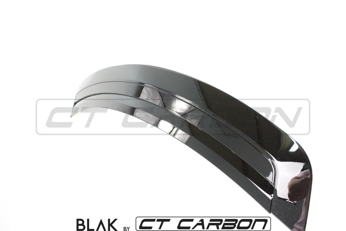 Black CT Carbon splitters and trim pack for Range Rover Vogue L405 Full Black Edition, 2013-2017, installed on the vehicle.