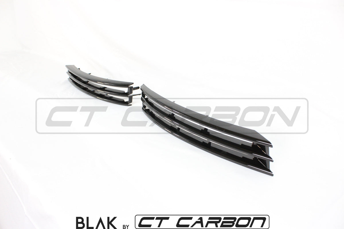 CT Carbon full black Edition trim pack kit fitted on a 2013-2017 Range Rover Vogue L405, featuring black splitter and exterior enhancements.