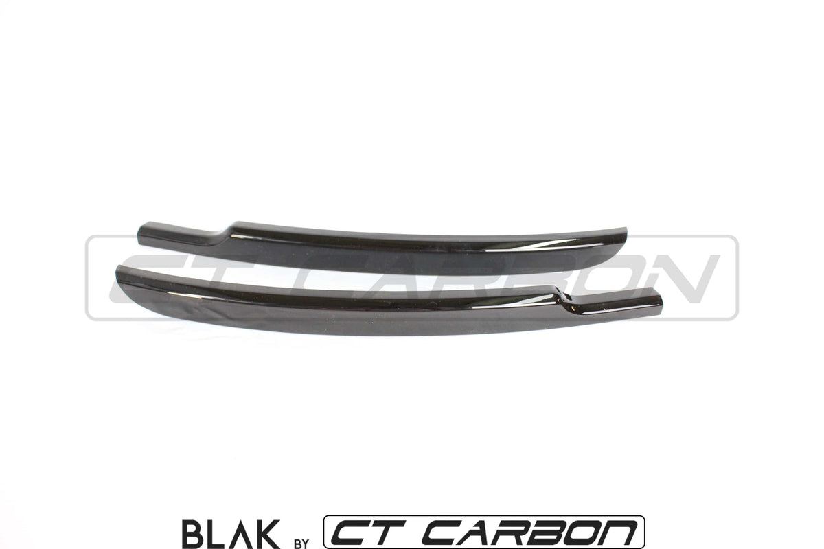 Black CT Carbon splitters kit for Range Rover Vogue L405 Full Black Edition, 2013-2017, shown on vehicle with black trim.
