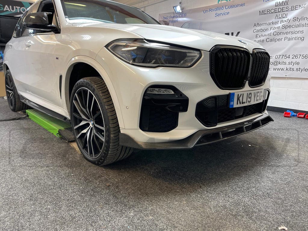 BMW X5 G05 2018+ black double slat grille by CT Carbon, close-up view of sleek black grille with double slats for the BMW X5 G05.